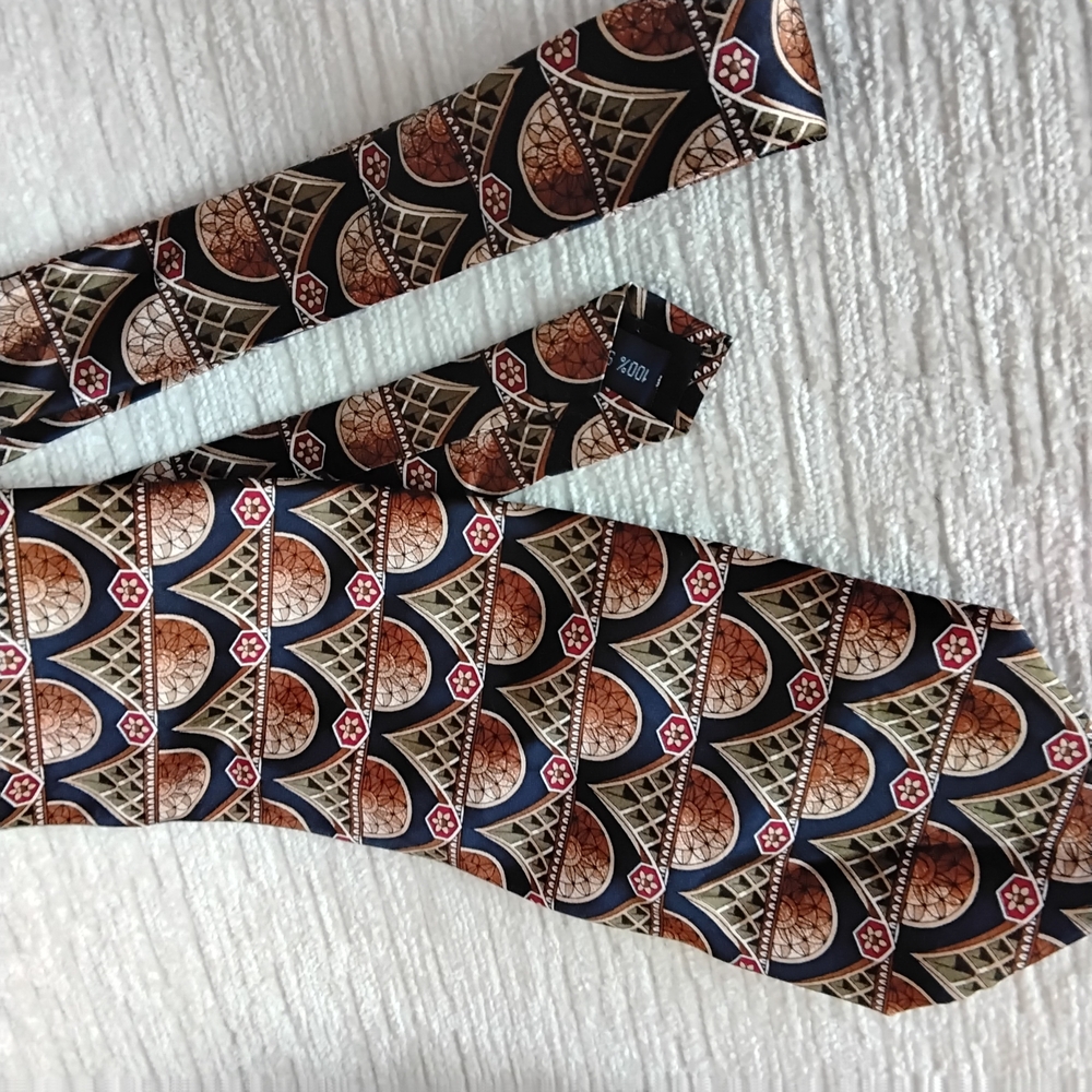 Keith DANIELS 100% Silk Geometric Men's Tie in Navy Green Brown and Red - Picture 7 of 8
